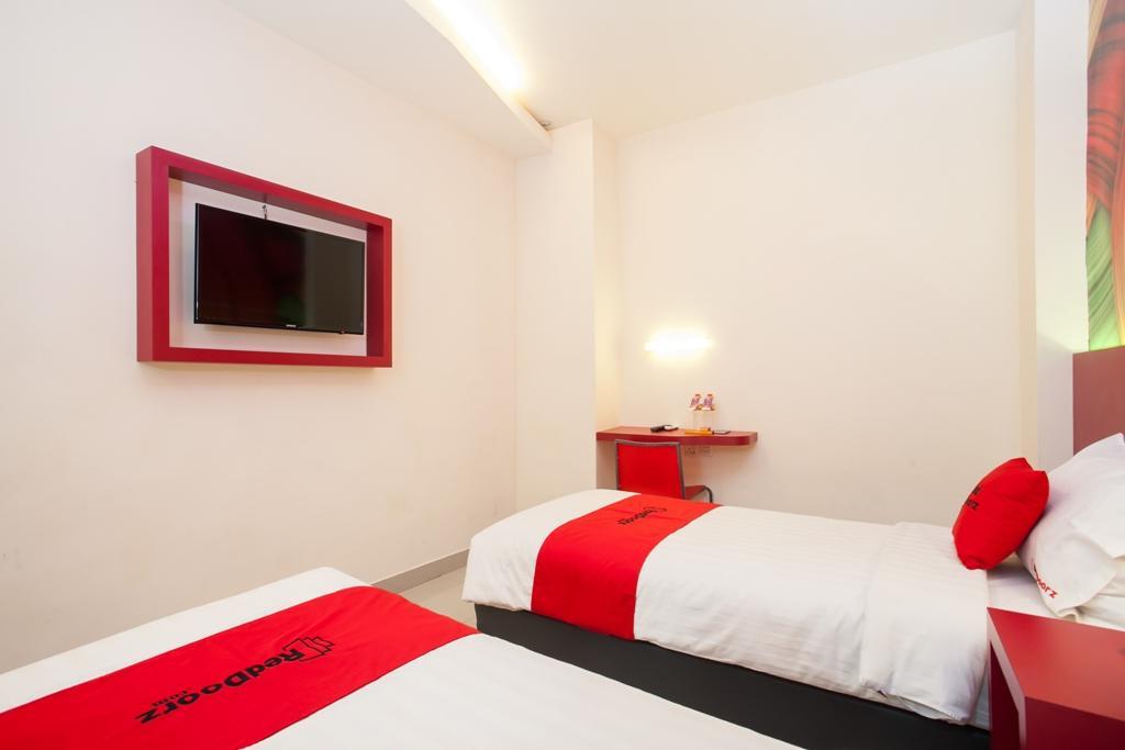 Hotel Reddoorz Near Hawaii Water Park Malang Exterior foto