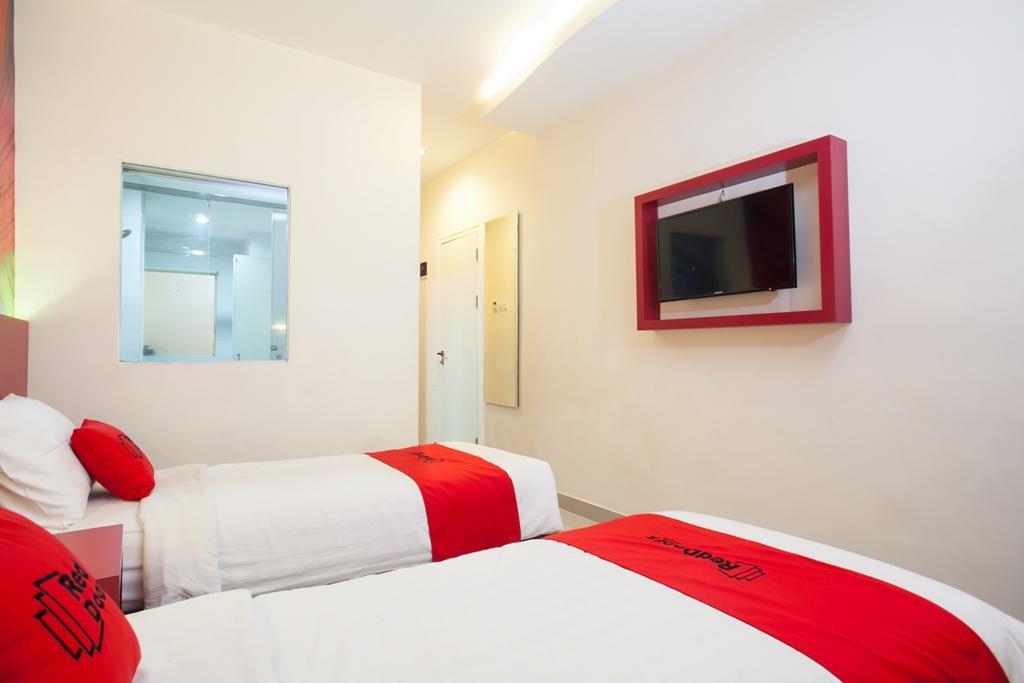 Hotel Reddoorz Near Hawaii Water Park Malang Exterior foto